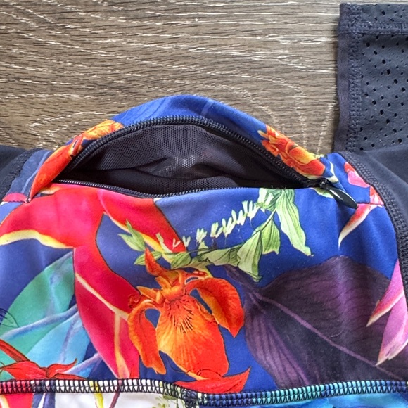 Women’s Athleta Tropical Precision 7/8 Ankle Leggings Navy Blue & Floral Design - Picture 5 of 6